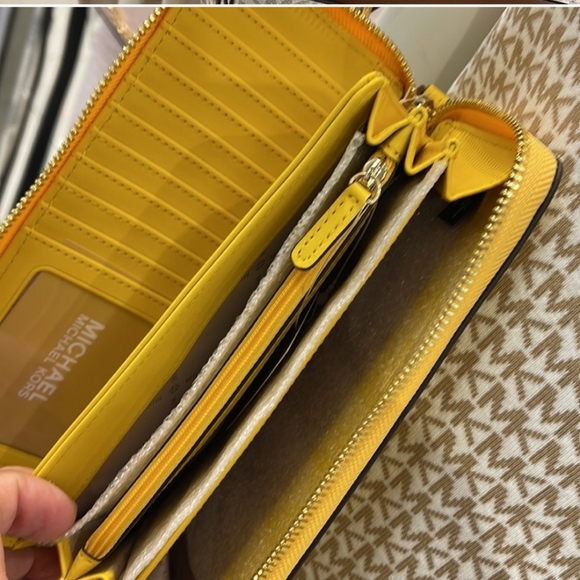 Michael Kors Jet Set Travel Continental Leather - Picture 10 of 10